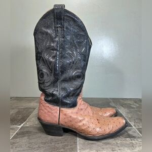 VINTAGE JUSTIN FULL QUILL OSTRICH LEATHER WESTERN BOOTS.